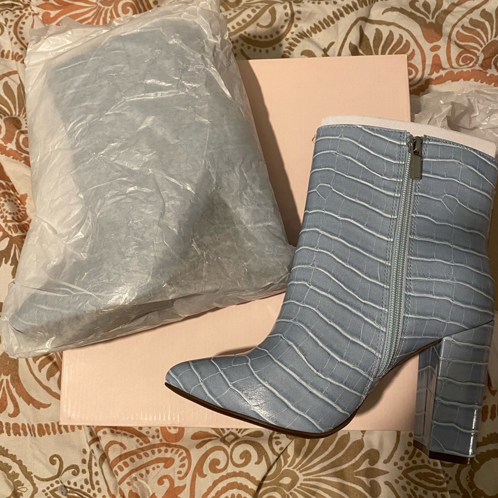 Light blue heeled booties - never worn before - pointed toe - wide